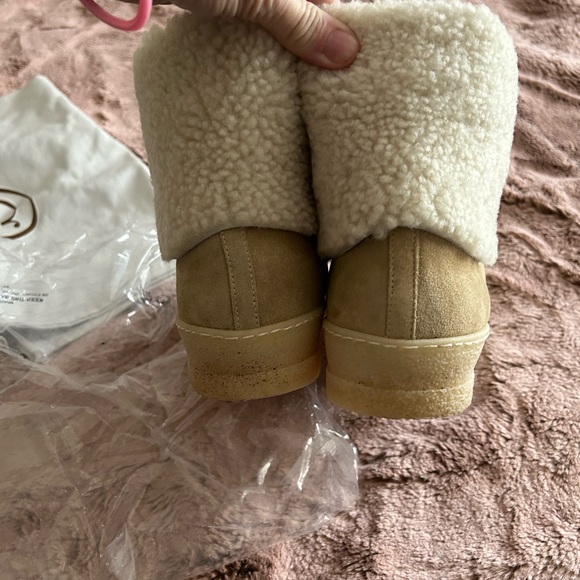 Beautiful shearling Boots - Picture 8 of 11